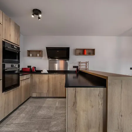 Apartment Spacieux A Avec Parking Et Animaux Admis - Fr-1-563-48 Courchevel